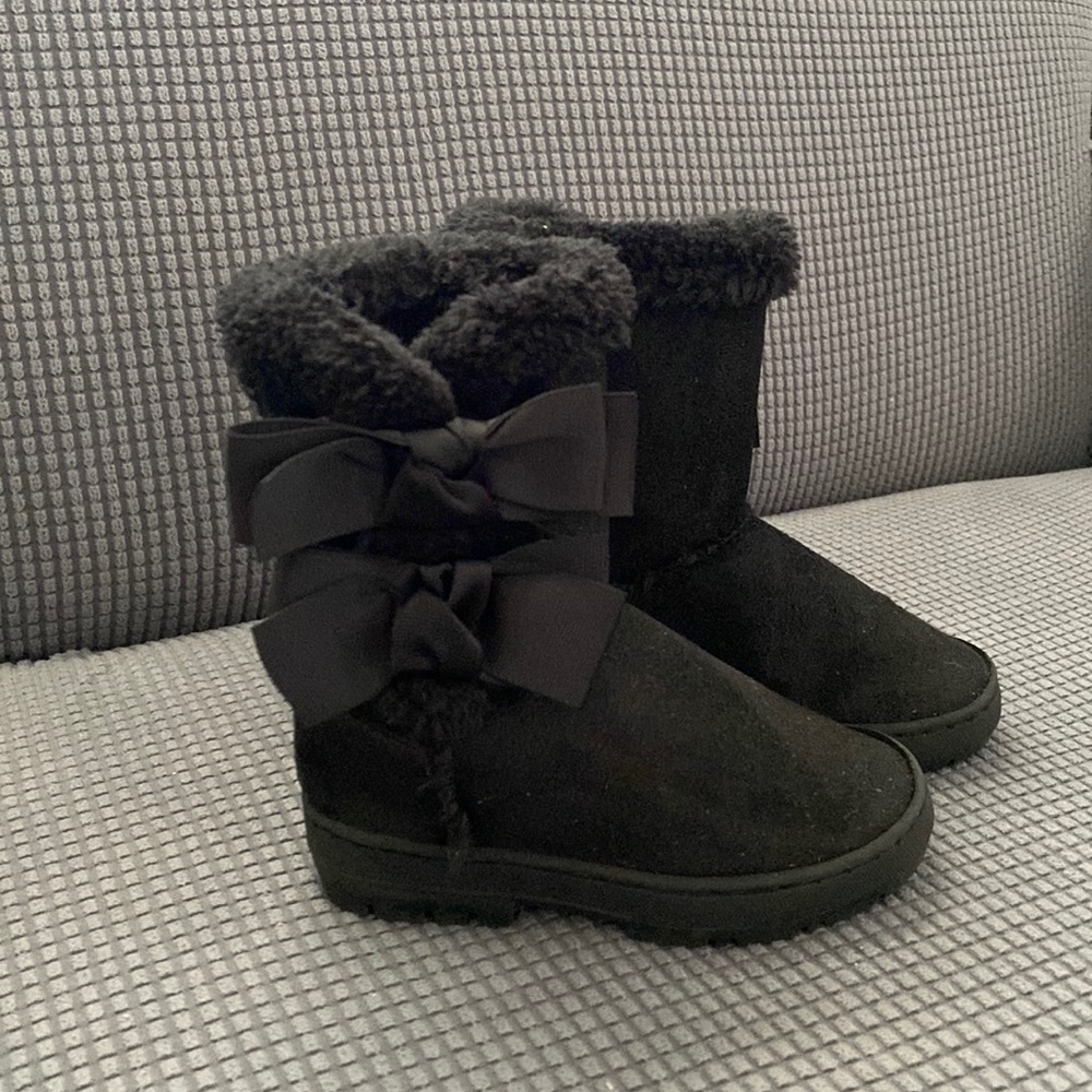 Black Fuzzy Boots Sz 9/10
